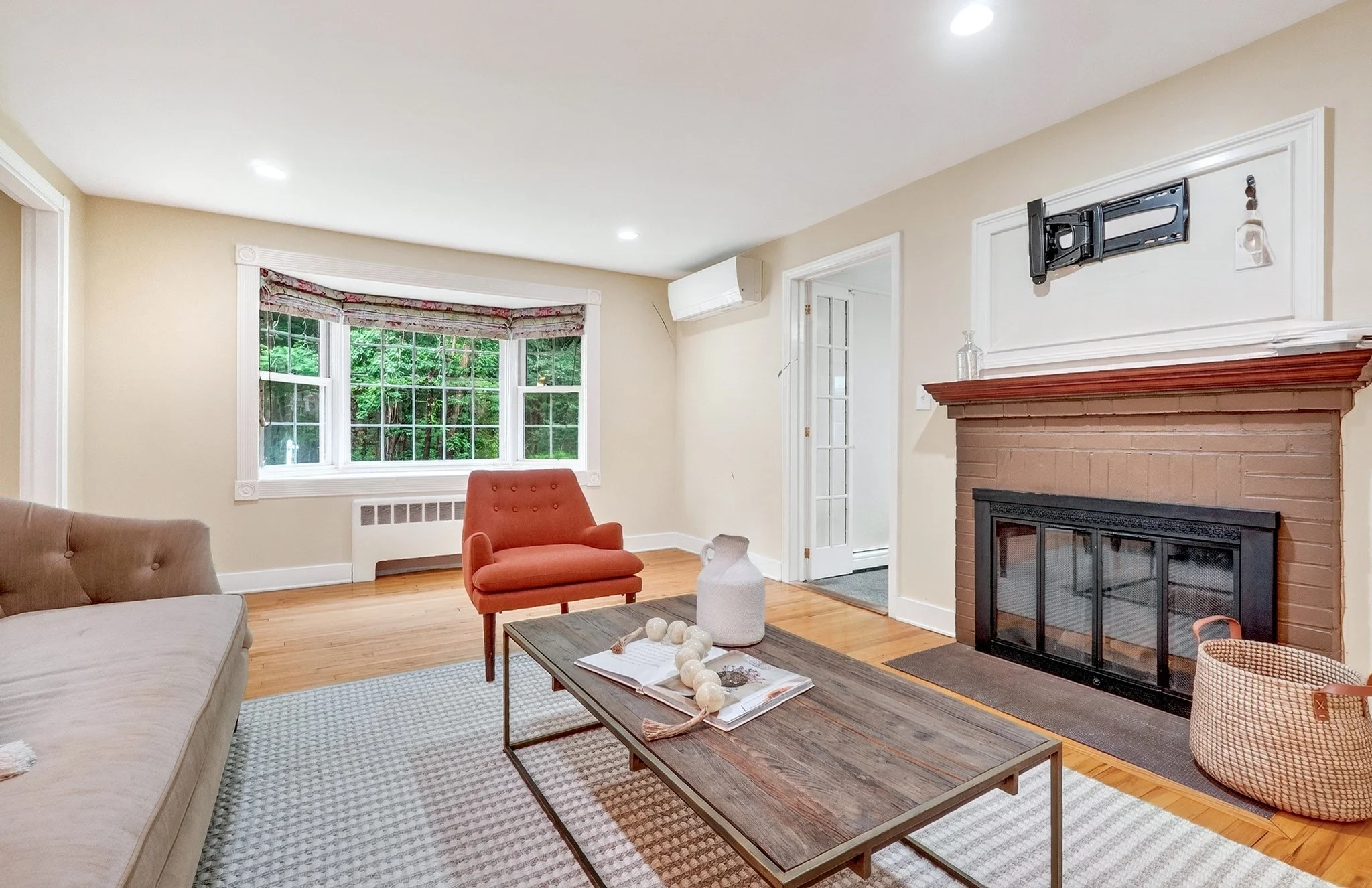 4 bed, 2 bath apartment for rent at 200 South Rd, Bedford — photo 8 of 31