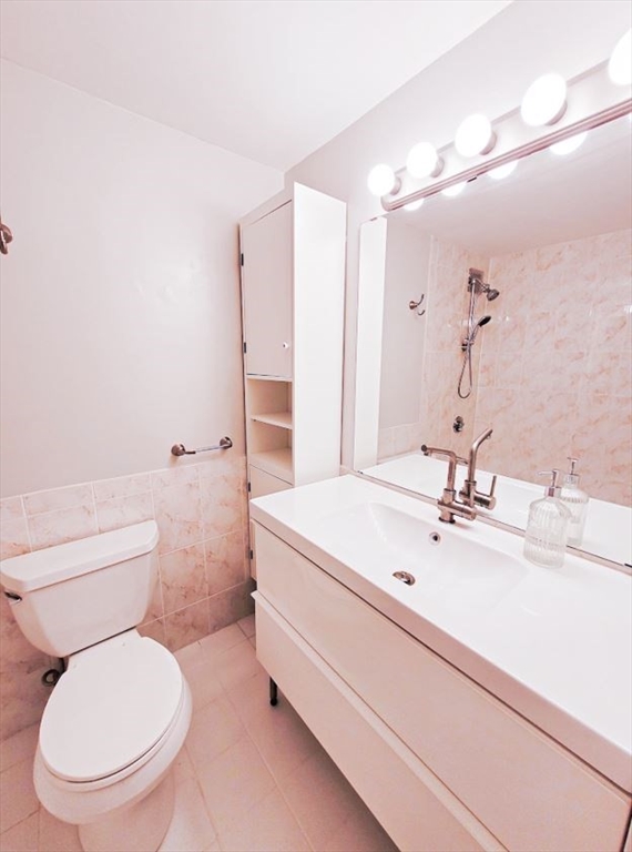2 bed, 1 bath apartment for rent at 200 Swanton St Unit 239, Winchester — photo 9 of 13