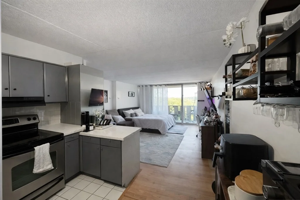 1 bed, 1 bath apartment for rent at 200 Swanton St Unit 704, Winchester — photo 2 of 16