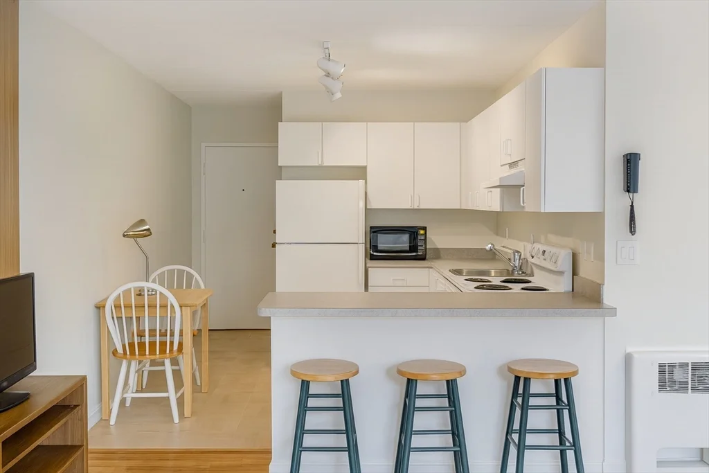 1 bed, 1 bath apartment for rent at 200 Swanton St Unit 708, Winchester — photo 1 of 9