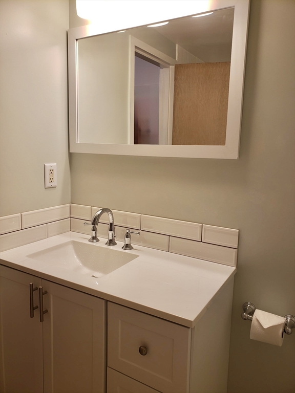 1 bed, 1 bath apartment for rent at 200 Swanton Unit L22, Winchester — photo 7 of 10