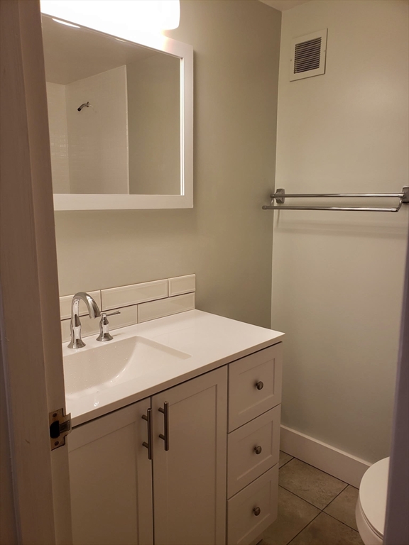 1 bed, 1 bath apartment for rent at 200 Swanton Unit L22, Winchester — photo 6 of 10