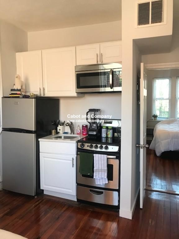 1 bed, 1 bath apartment for rent at 200 Warren Ave Unit 1, South End — photo 2 of 6