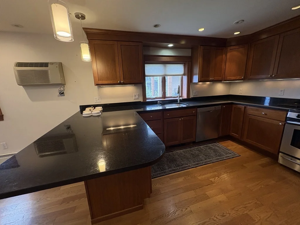 4 bed, 2 bath apartment for rent at 200 Washington St Unit 1, Brighton — photo 5 of 33