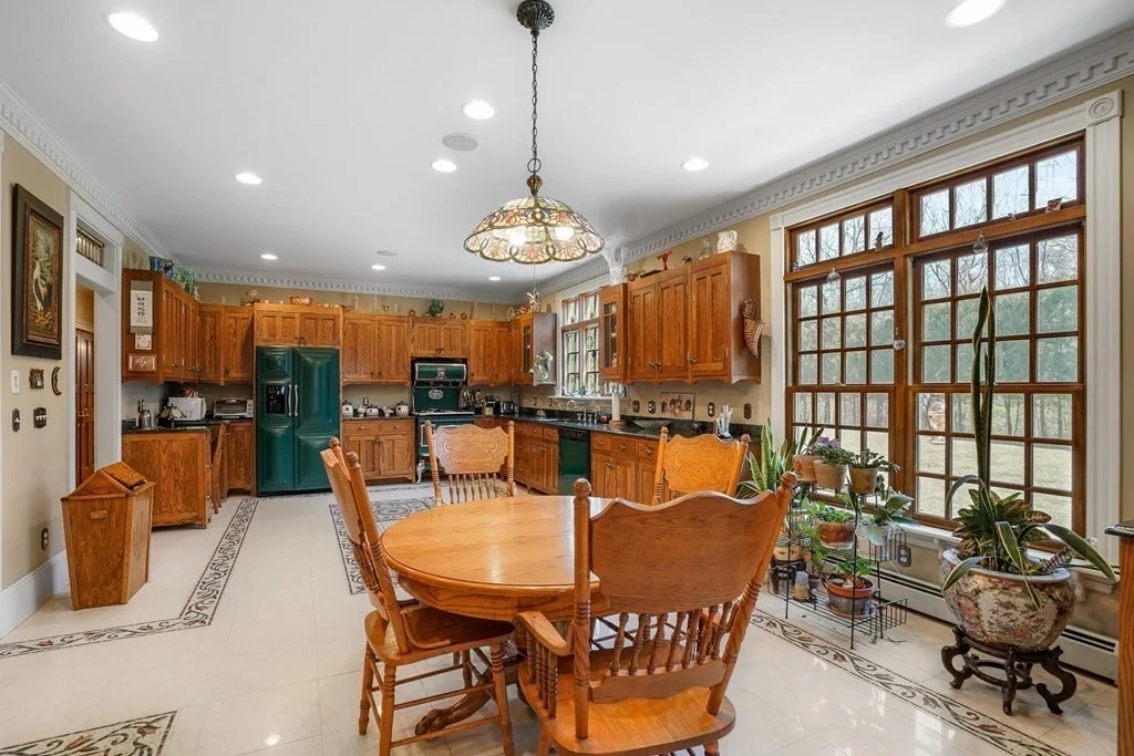 6 bed, 4+ bath apartment for rent at 200 Whalen Dr, Attleboro — photo 3 of 4