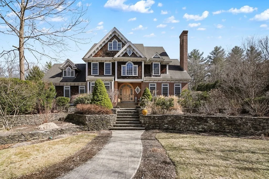 6 bed, 4+ bath apartment for rent at 200 Whalen Dr, Attleboro — photo 1 of 4