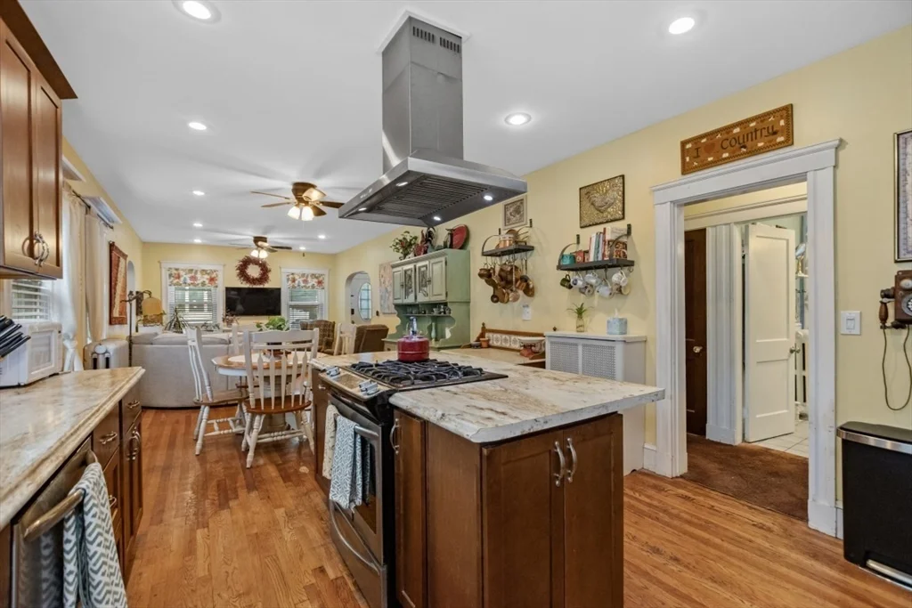 2 bed, 1 bath apartment for rent at 200 Woodside Ave Unit 1, Winthrop — photo 11 of 16