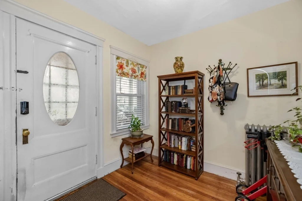 2 bed, 1 bath apartment for rent at 200 Woodside Ave Unit 1, Winthrop — photo 4 of 16