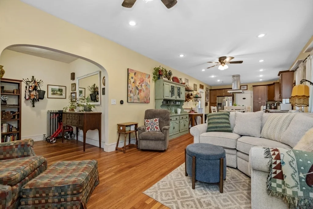 2 bed, 1 bath apartment for rent at 200 Woodside Ave Unit 1, Winthrop — photo 6 of 16