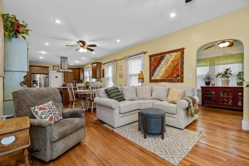 2 bed, 1 bath apartment for rent at 200 Woodside Ave Unit 1, Winthrop — photo 5 of 16