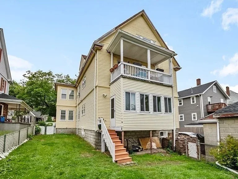 2 bed, 1 bath apartment for rent at 200 Woodside Ave Unit 1, Winthrop — photo 3 of 16