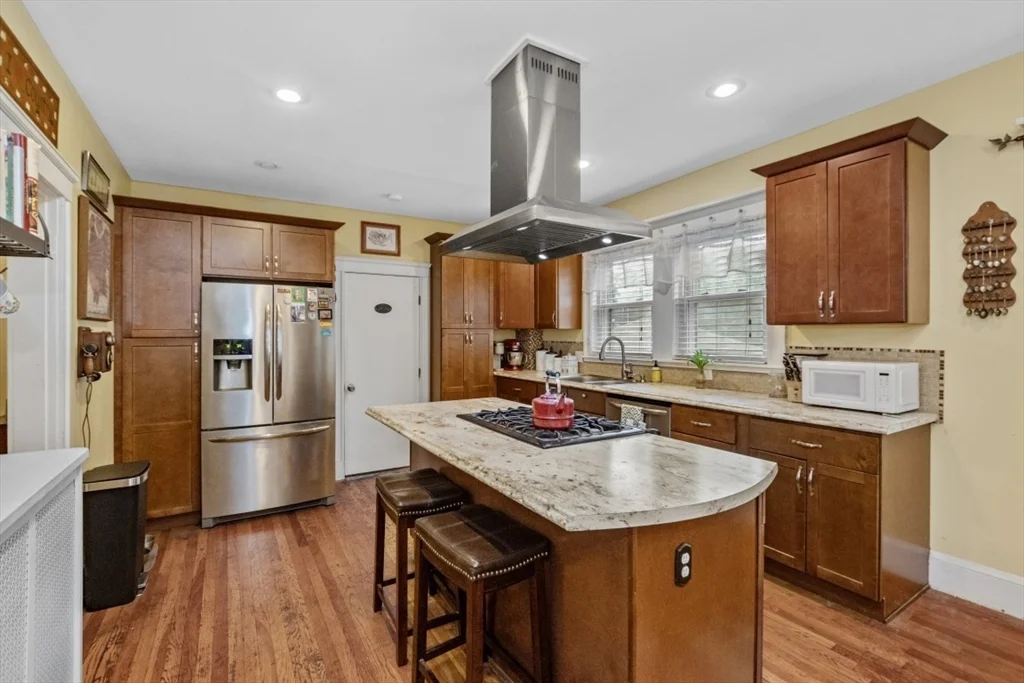 2 bed, 1 bath apartment for rent at 200 Woodside Ave Unit 1, Winthrop — photo 8 of 16