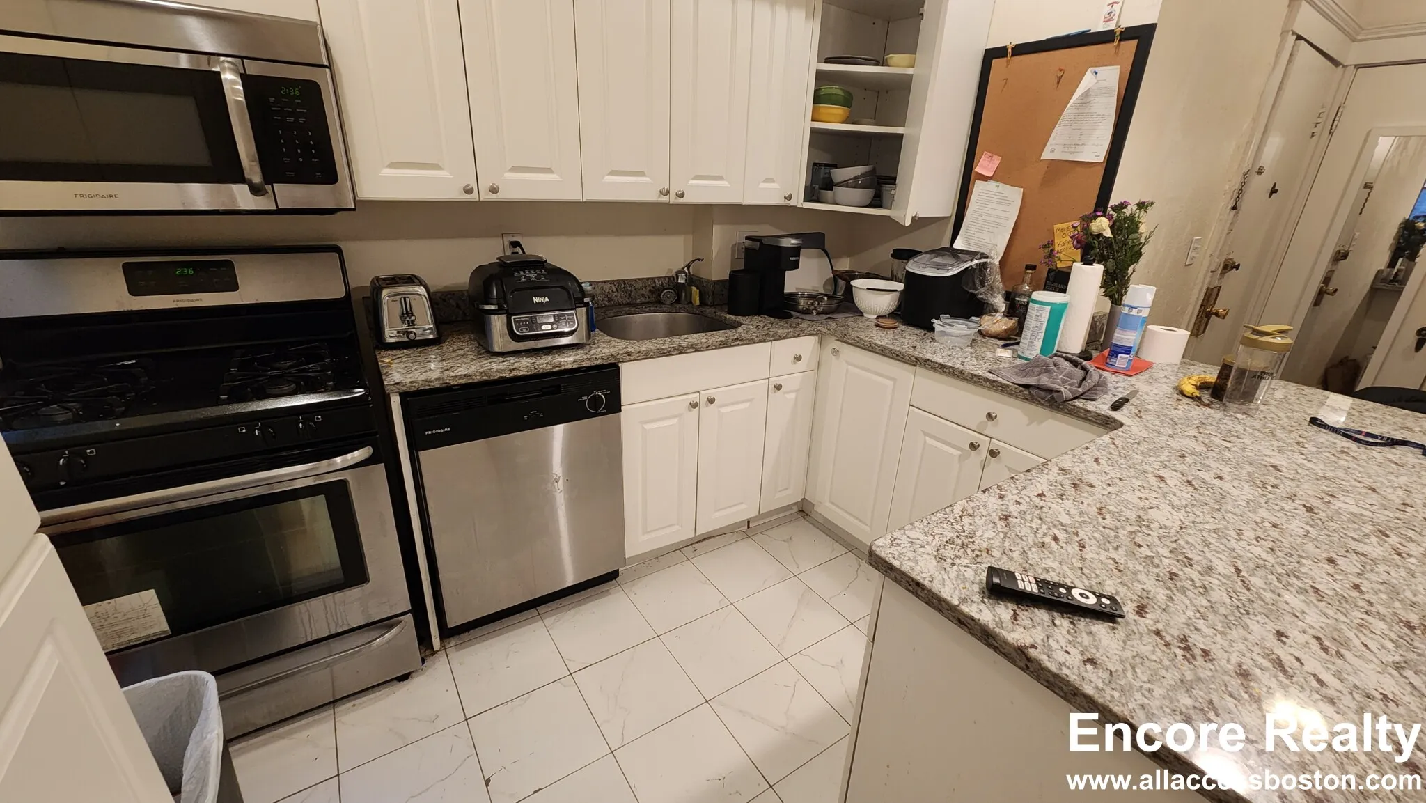 3 bed, 1 bath apartment for rent at 2001 Commonwealth Ave Unit 5, Brighton — photo 7 of 16