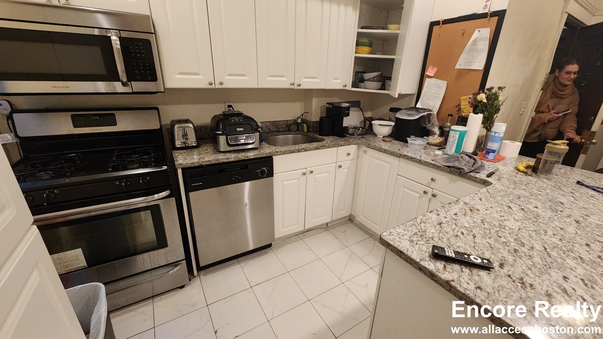 3 bed, 1 bath apartment for rent at 2001 Commonwealth Ave Unit 5, Brighton — photo 6 of 16