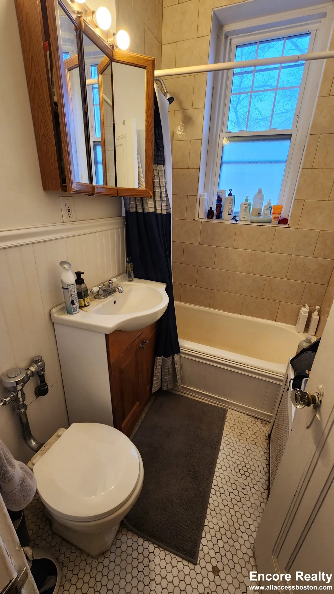 3 bed, 1 bath apartment for rent at 2001 Commonwealth Ave Unit 5, Brighton — photo 15 of 16