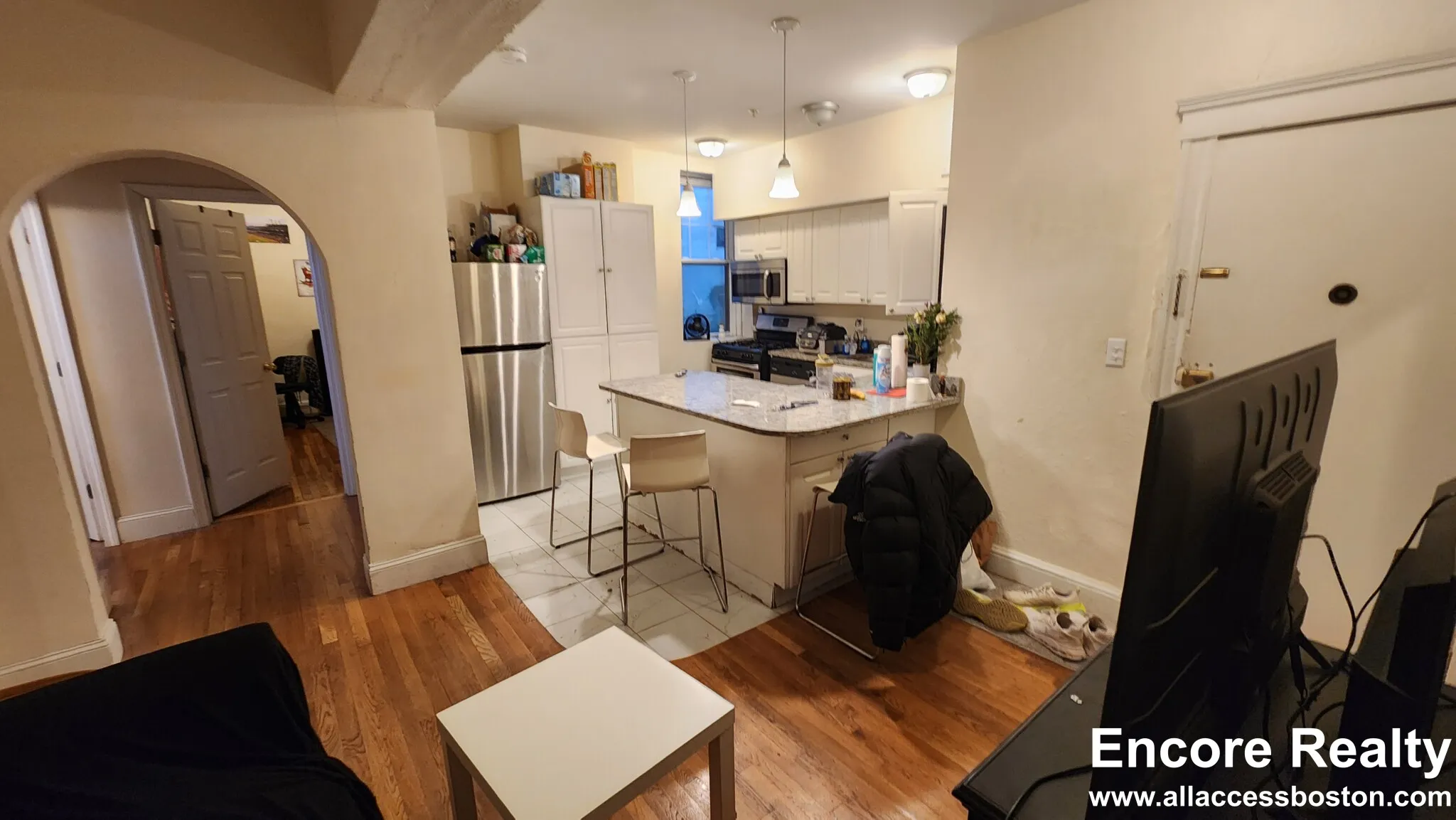 3 bed, 1 bath apartment for rent at 2001 Commonwealth Ave Unit 5, Brighton — photo 1 of 16
