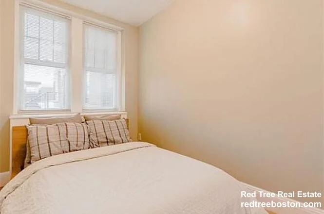 1 bed, 1 bath apartment for rent at 2001 Commonwealth Ave Unit 1, Brighton — photo 3 of 13