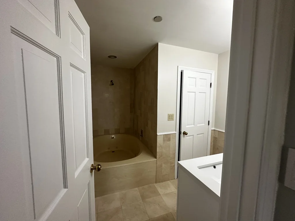 2 bed, 2 bath apartment for rent at 2001 Marina Dr Unit 104, Quincy — photo 7 of 9