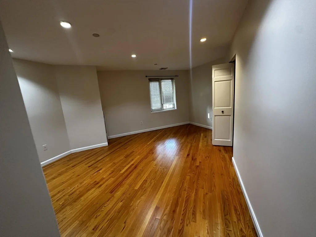 2 bed, 2 bath apartment for rent at 2001 Marina Dr Unit 104, Quincy — photo 3 of 9