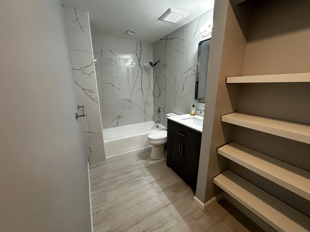 2 bed, 2 bath apartment for rent at 2001 Marina Dr Unit 104, Quincy — photo 5 of 9