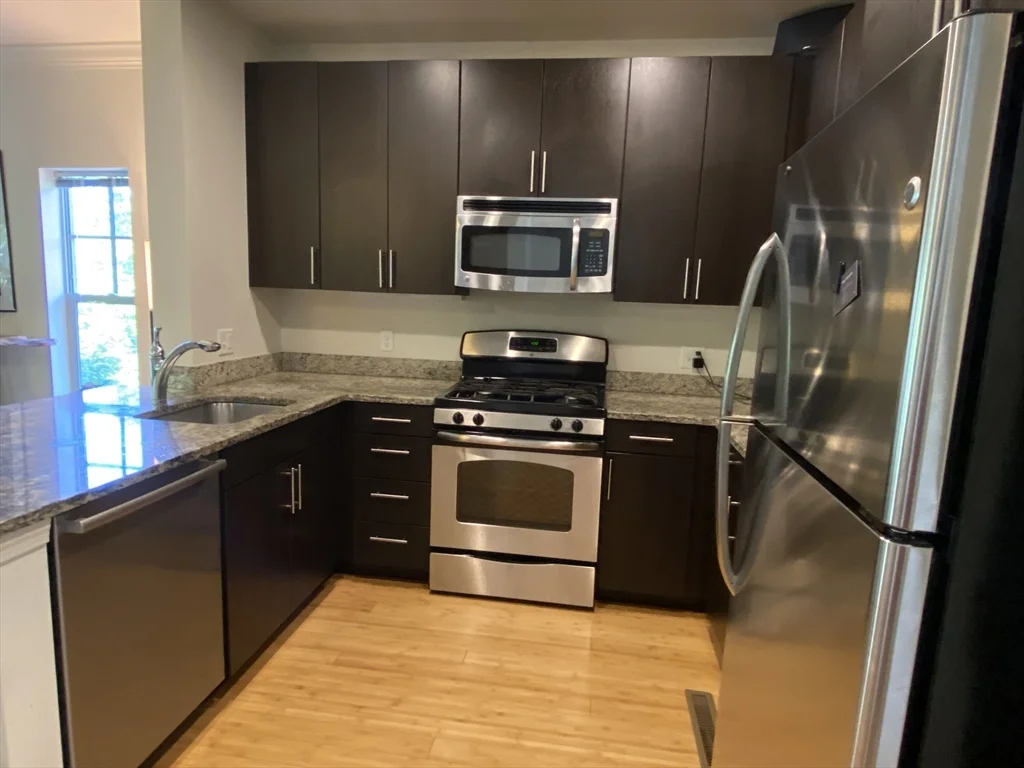 3 bed, 3 bath apartment for rent at 2001 Symmes Circle, Arlington — photo 3 of 34