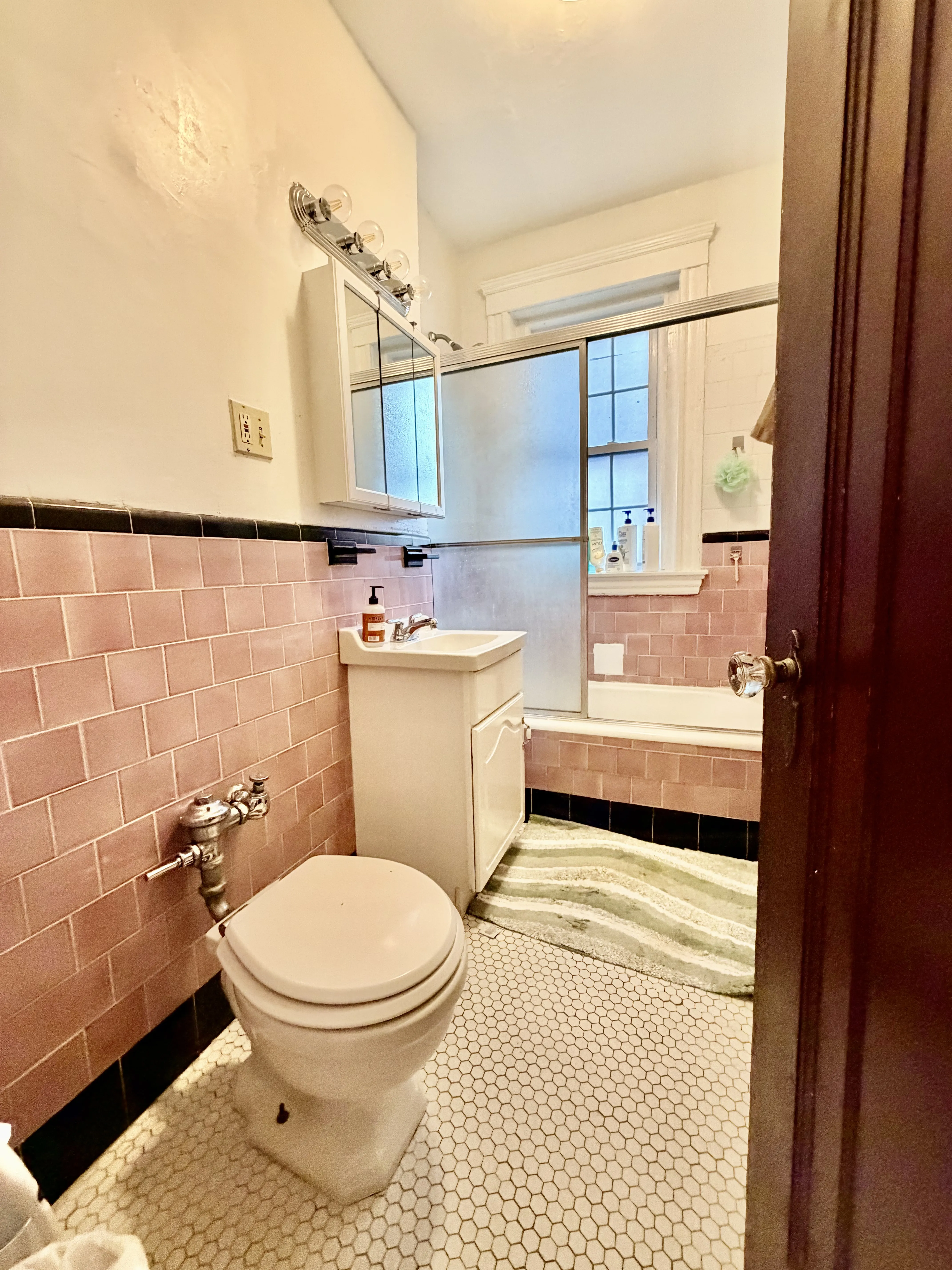 1 bed, 1 bath apartment for rent at 2003 Commonwealth Ave Unit 18, Brighton — photo 4 of 11