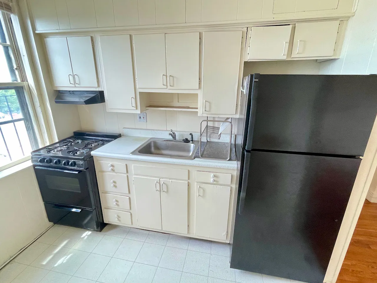 1 bed, 1 bath apartment for rent at 2003 Commonwealth Ave Unit 27, Brighton — photo 4 of 13