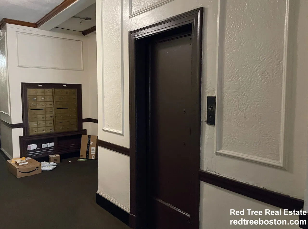 3 bed, 1 bath apartment for rent at 2003 Commonwealth Ave Unit 32, Brighton — photo 6 of 7
