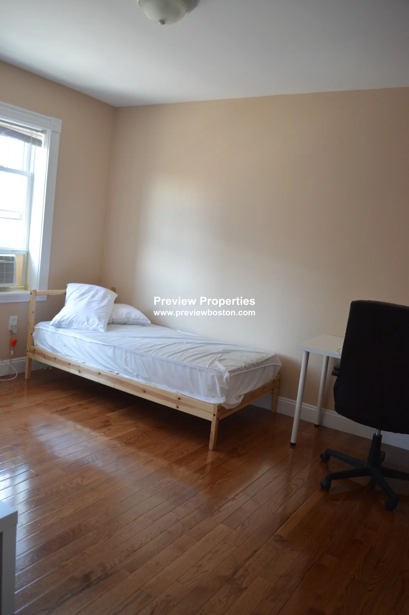 3 bed, 1 bath apartment for rent at 2003 Commonwealth Ave Unit 32P, Brighton — photo 4 of 5