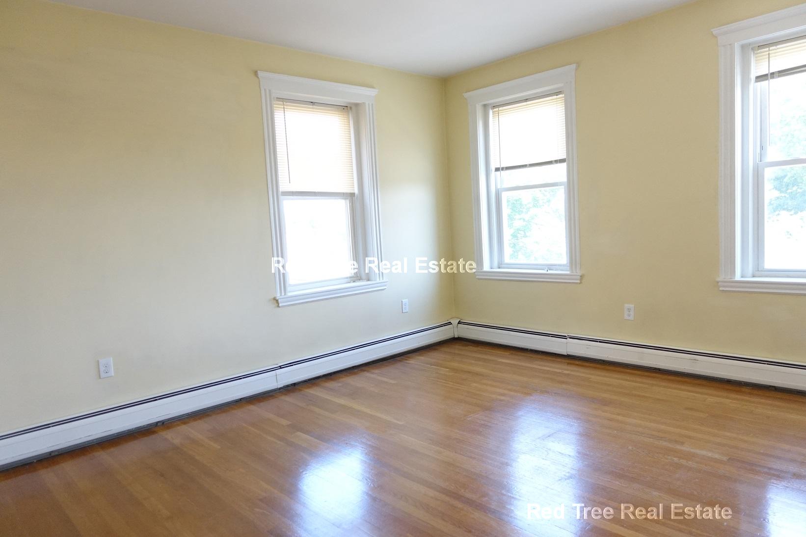 3 bed, 2 bath apartment for rent at 2009 Commonwealth Ave Unit 2, Brighton — photo 16 of 21