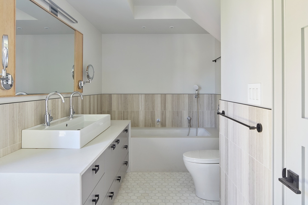 5 bed, 4+ bath apartment for rent at 201.5 Lakeview Ave, West Cambridge — photo 18 of 33