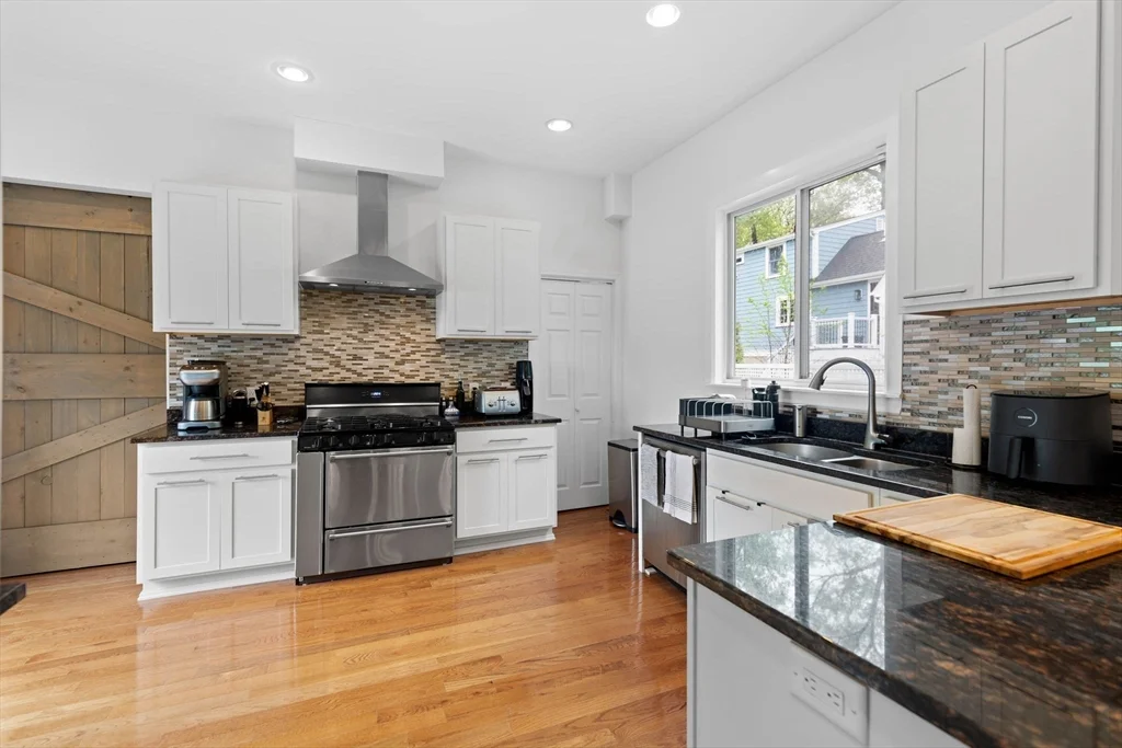 5 bed, 3 bath apartment for rent at 201 Adams St, Endicott — photo 3 of 31