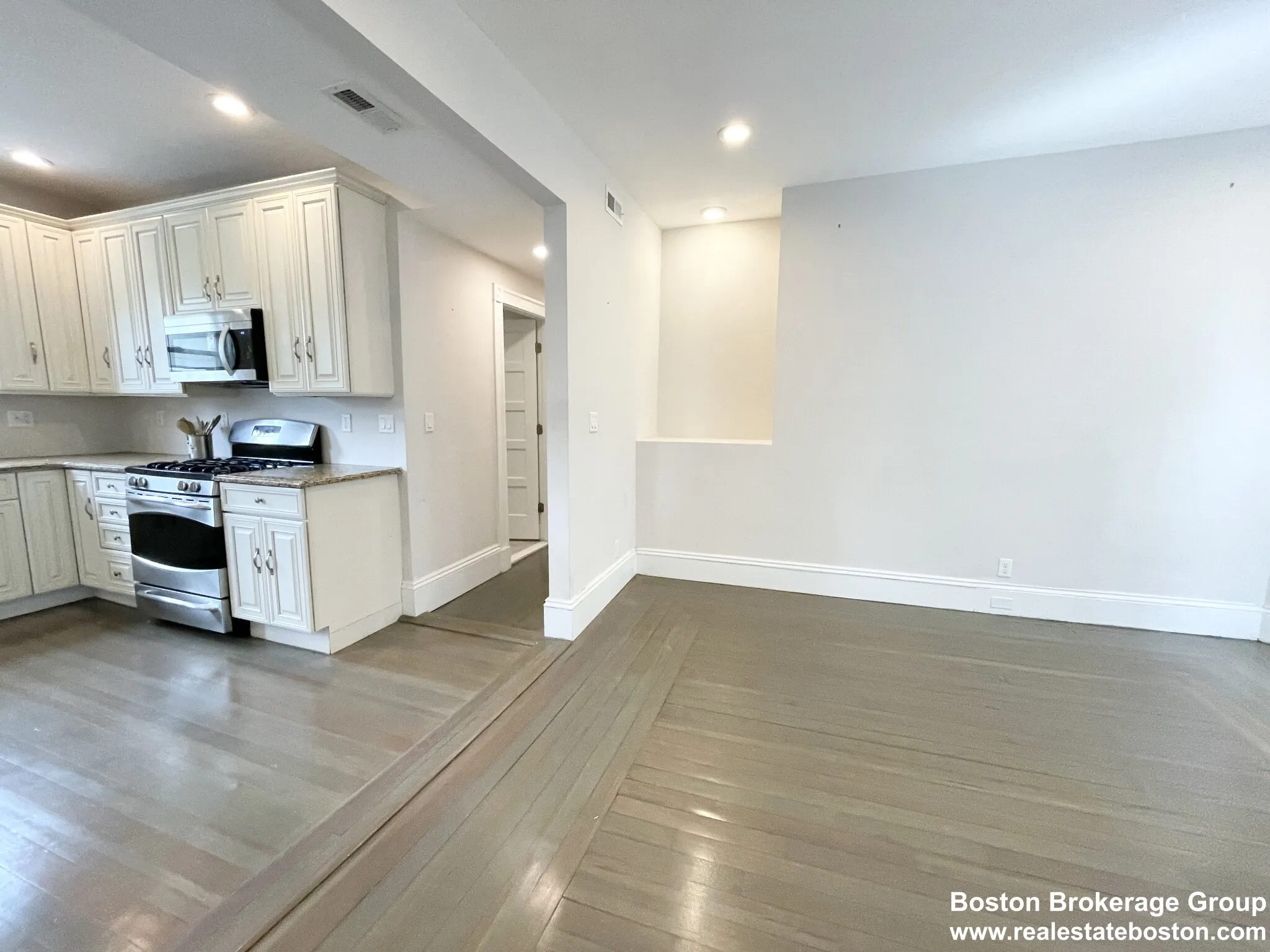 4 bed, 2 bath apartment for rent at 201 East Cottage St Unit 2, Dorchester — photo 3 of 10