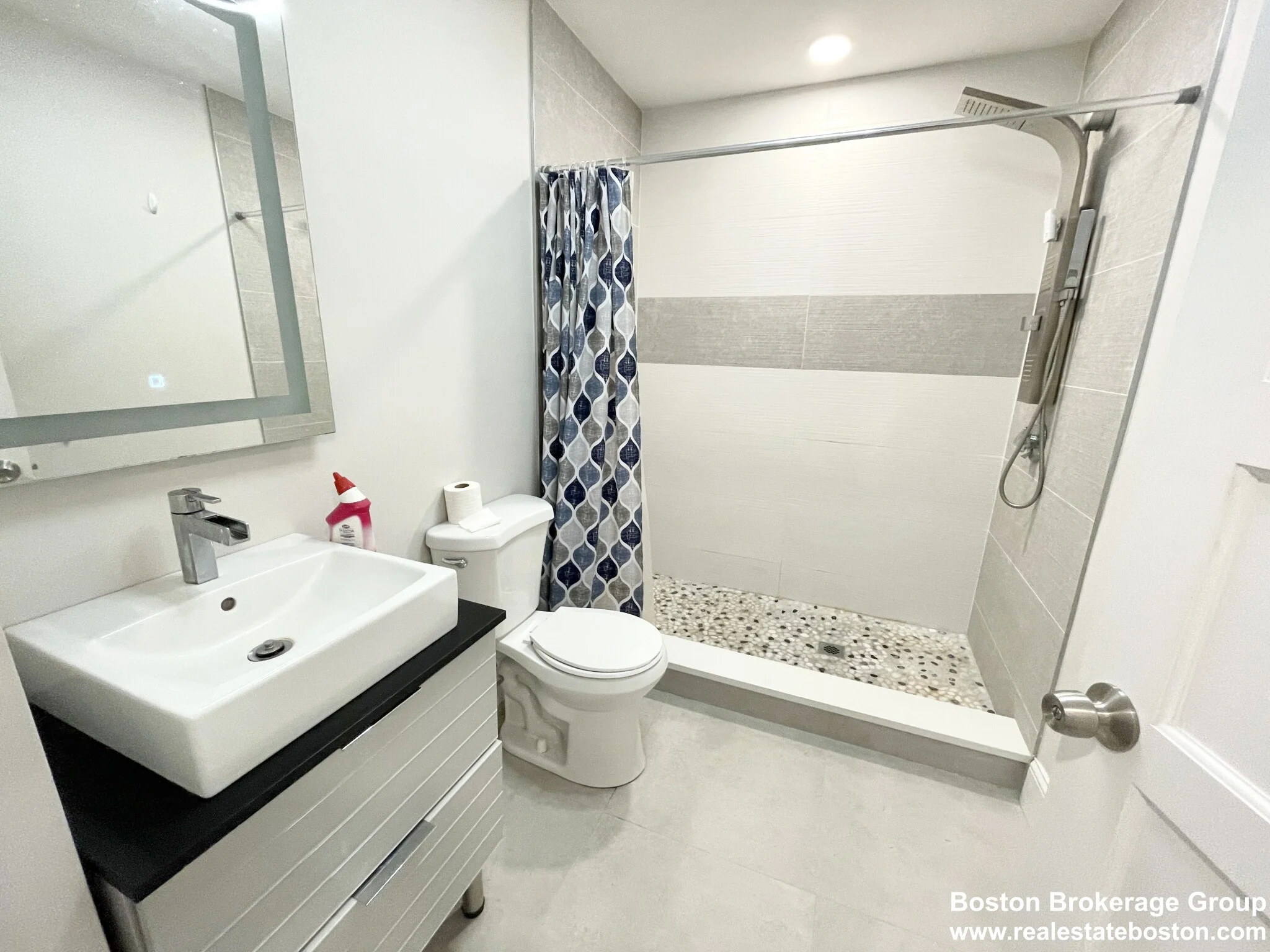 4 bed, 2 bath apartment for rent at 201 East Cottage St Unit 2, Dorchester — photo 9 of 10