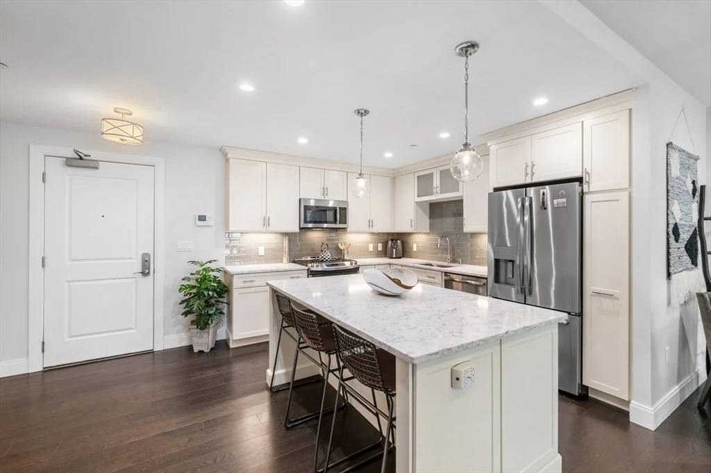 2 bed, 2 bath apartment for rent at 201 Elliott St Unit 409, Beverly — photo 3 of 36