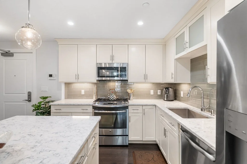 2 bed, 2 bath apartment for rent at 201 Elliott St Unit 409, Beverly — photo 5 of 36