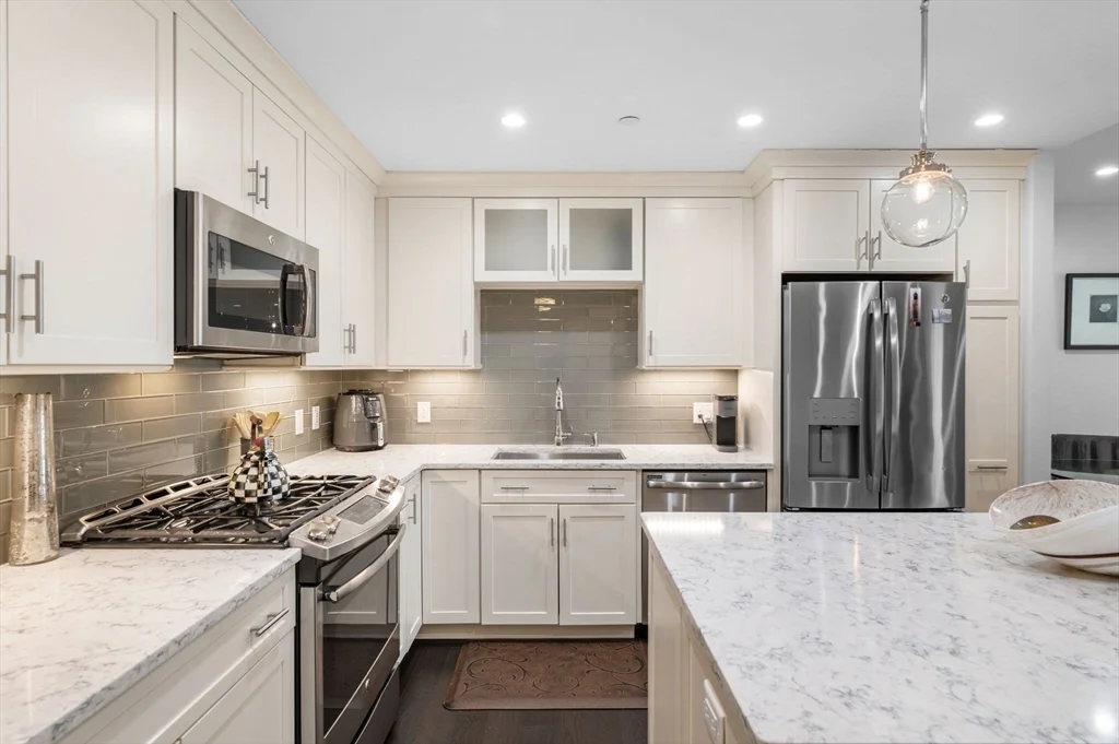 2 bed, 2 bath apartment for rent at 201 Elliott St Unit 409, Beverly — photo 2 of 36