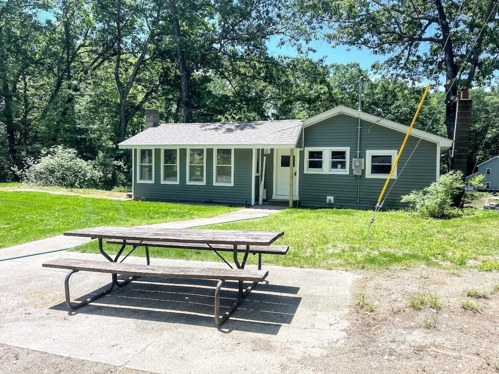 1 bed, 1 bath apartment for rent at 201 Fire Road, 16, Lunenburg — photo 1 of 17
