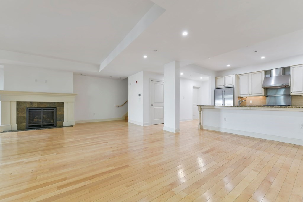 3 bed, 3.5 bath apartment for rent at 201 Freeman St Unit 7, North Brookline — photo 3 of 14