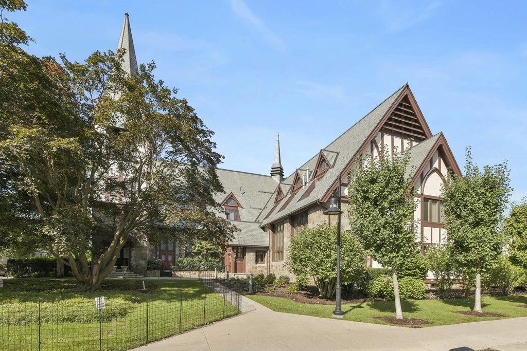 3 bed, 3.5 bath apartment for rent at 201 Freeman St Unit 7, North Brookline — photo 1 of 14