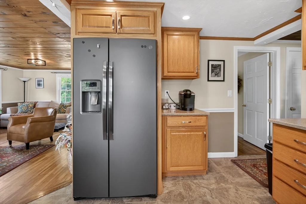 2 bed, 1 bath apartment for rent at 201 Grove St, Kingston — photo 5 of 18
