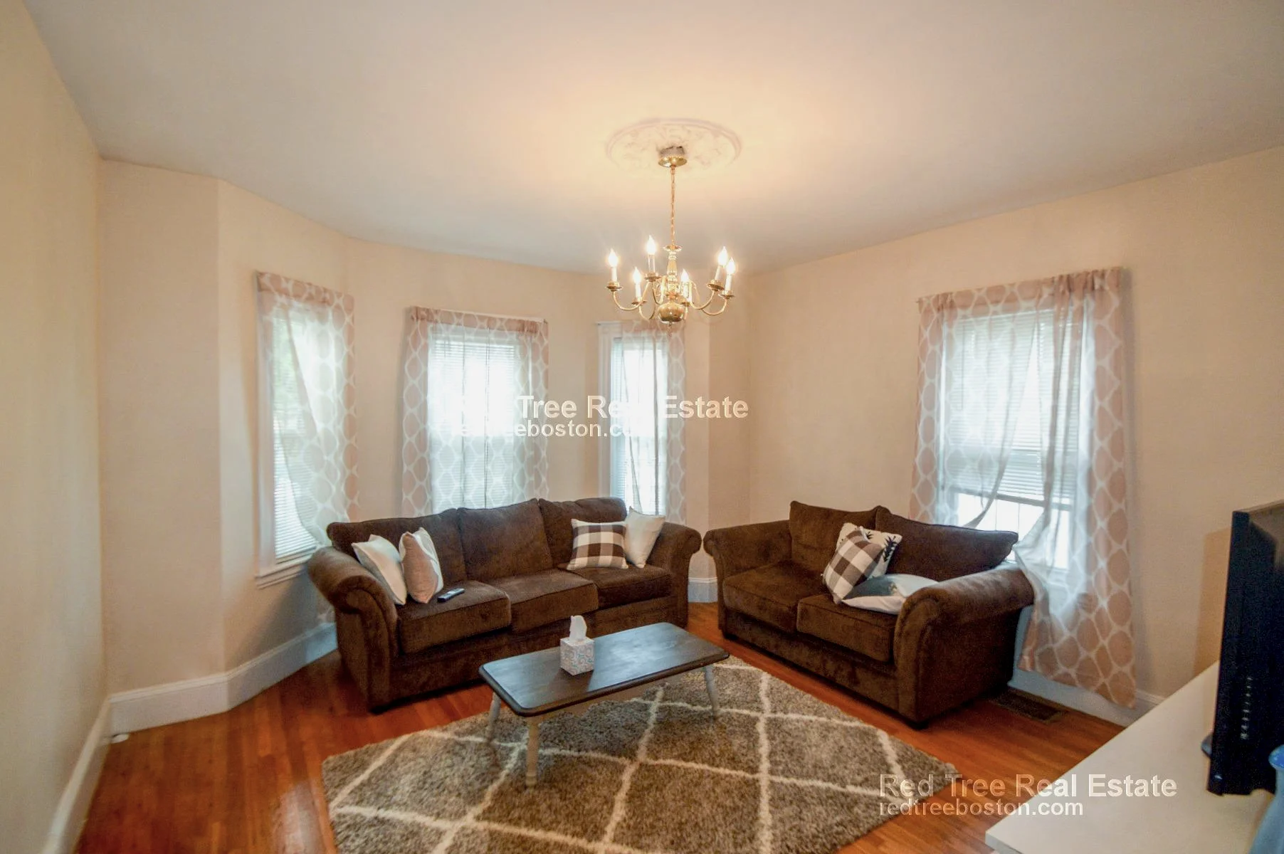 3 bed, 1 bath apartment for rent at 201 Hillside St Unit 1, Mission Hill — photo 3 of 10