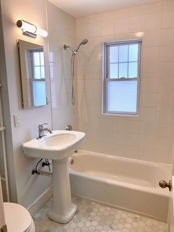 3 bed, 2 bath apartment for rent at 201 Langley Rd Unit 201, Newton — photo 5 of 13