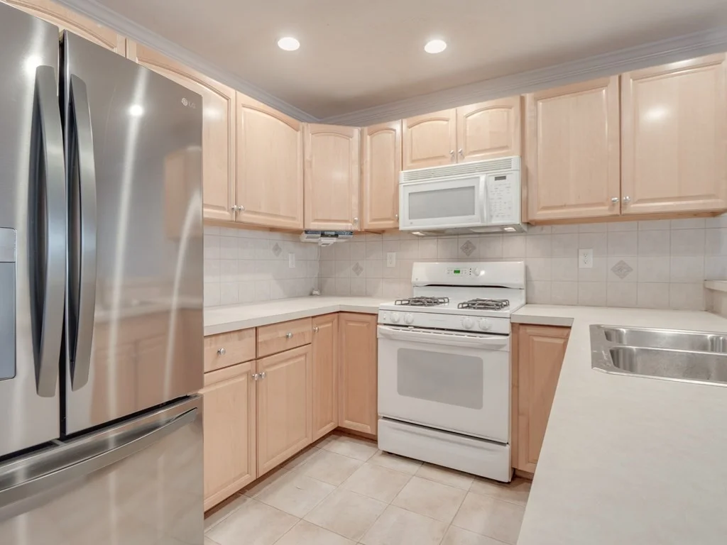 3 bed, 2 bath apartment for rent at 201 Main St Unit 2, Woburn — photo 6 of 31