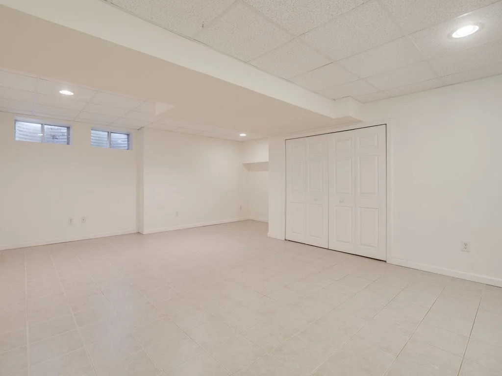 3 bed, 2 bath apartment for rent at 201 Main St Unit 2, Woburn — photo 21 of 31