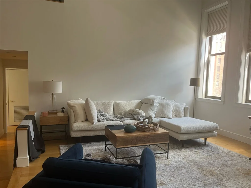 1 bed, 2 bath apartment for rent at 201 Newbury St Unit 203, Back Bay — photo 5 of 20