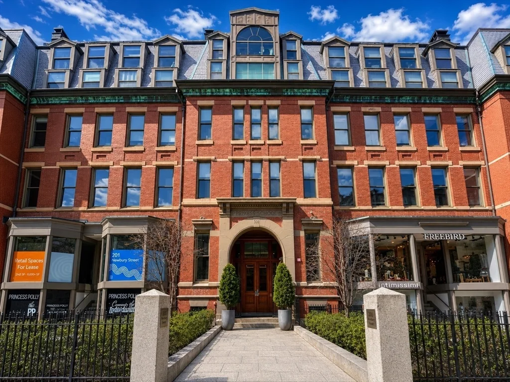 1 bed, 2 bath apartment for rent at 201 Newbury St Unit 203, Back Bay