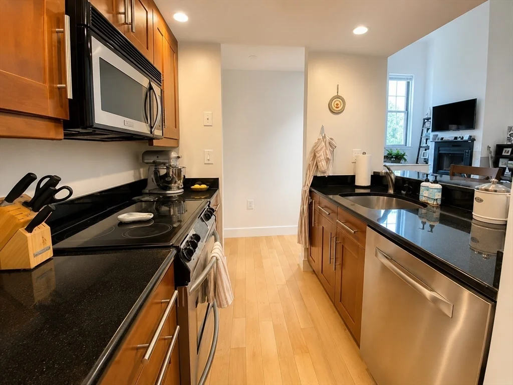 1 bed, 2 bath apartment for rent at 201 Newbury St Unit 203, Back Bay — photo 10 of 20