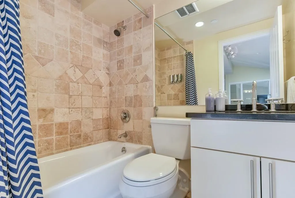 2 bed, 2.5 bath apartment for rent at 201 Newbury St Unit 52, Back Bay — photo 8 of 13