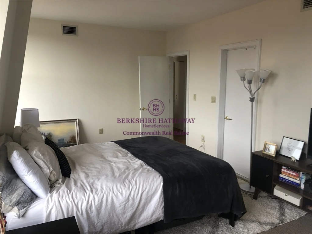 1 bed, 1 bath apartment for rent at 201 Newbury Unit 407, Back Bay — photo 8 of 13